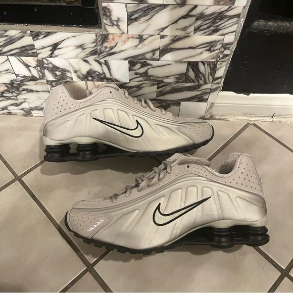 NEW Nike Shox R4 ‘College Grey’ IHO265-009 Men’s Size 8.5 main image 5